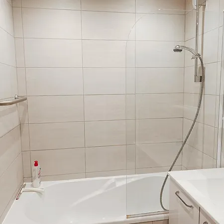 Climatise A Les Pins Dans Avec Piscine Lägenhet