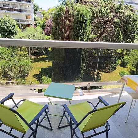 Appartement Climatisé à Les Pins Dans Résidence Avec Piscine