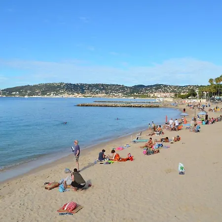 Climatise A Les Pins Dans Avec Piscine Lägenhet *
