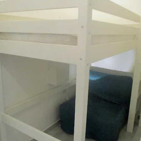 Appartement Climatisé à Les Pins Dans Résidence Avec Piscine