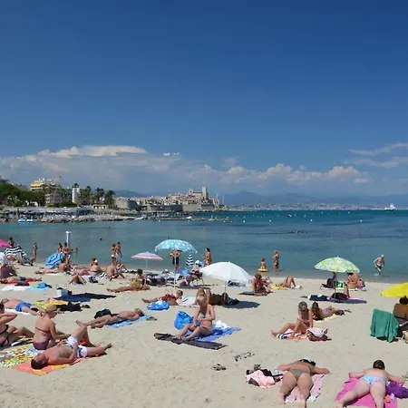 Climatise A Les Pins Dans Avec Piscine Lägenhet
