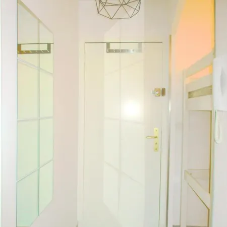 Climatisé à Les Pins Dans Résidence Avec Piscine Appartement *