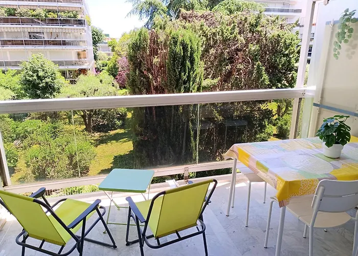 Climatise A Les Pins Dans Avec Piscine * جوان ليه باه